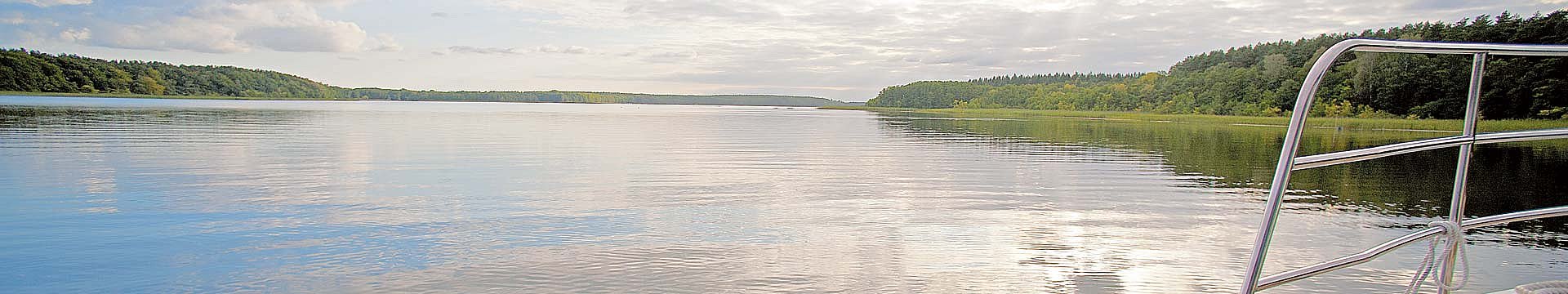 Auf Erkundungstour mit einem Kuhnle Hausboot auf der Mecklenburgischen Seenplatte mit einzigartiger Natur