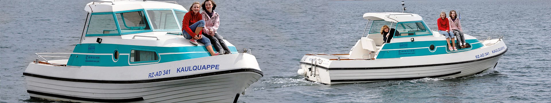 Zwei bellus-Boote der Firma Kuhnle-Tours auf einem See